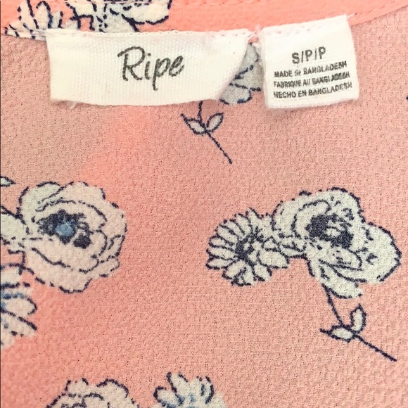 Pink flower wrap dress -size Small - Picture 4 of 4